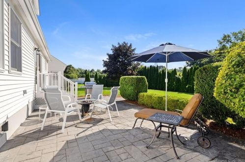 10 Wedgewood Ln, Wapping CT 06074-1580 exterior