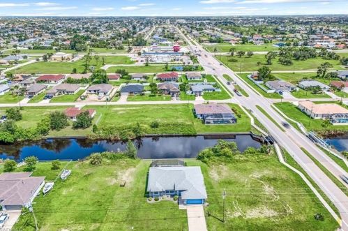1521 17th Pl, Cape Coral, FL 33909-1696