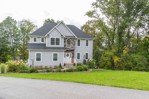 114 Stowe Dr, Poughquag, NY 12570-4935