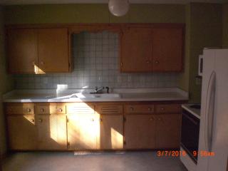 1221 Glenview Ave, Milwaukee WI  53213-2519 exterior