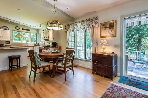 205 Lindley Ave, North Kingstown RI  02852-5761 exterior