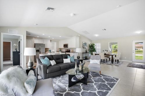 2813 4th Pl, Cape Coral FL  33909-8809 exterior