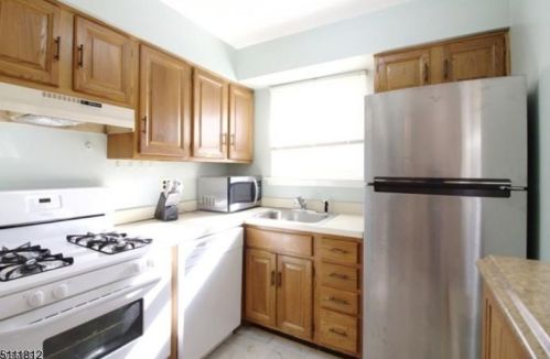 909 Yorkshire Dr, Flemington NJ  08822-1849 exterior