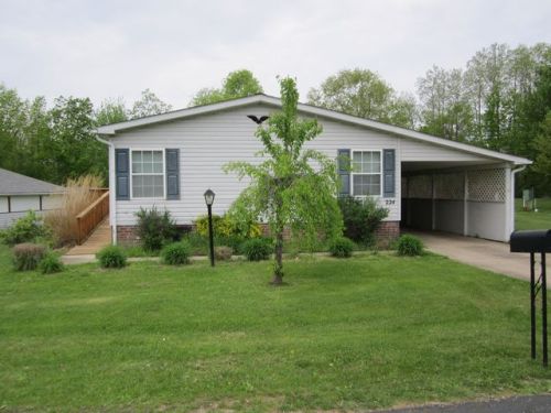 224 Troy Oaks Dr, Hiram, OH 44234-9675