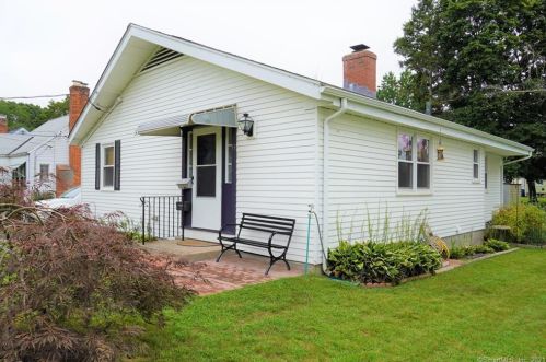 53 Dougherty St, Manchester, CT 06040-4941