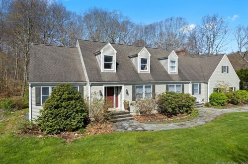 22 Village Dr, East Lyme, CT 06333-1241