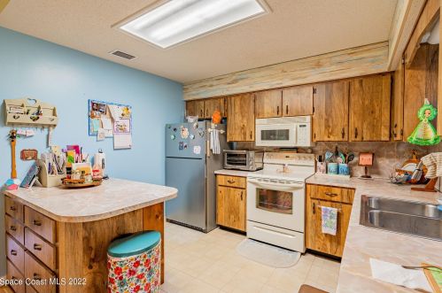 6140 Stillwater Ave, Cocoa FL  32927-8250 exterior