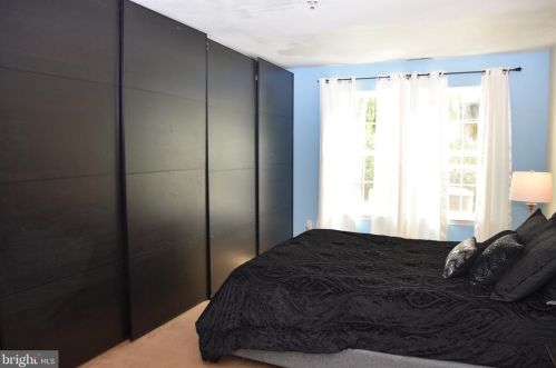 216 Stone Hurst Ct, New Castle DE  19720-3946 exterior