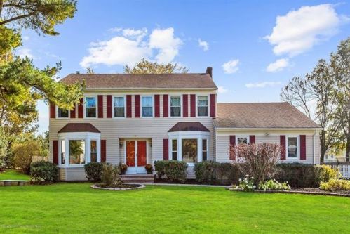 10 Aron Ct, Tinton Falls, NJ 07712-3738