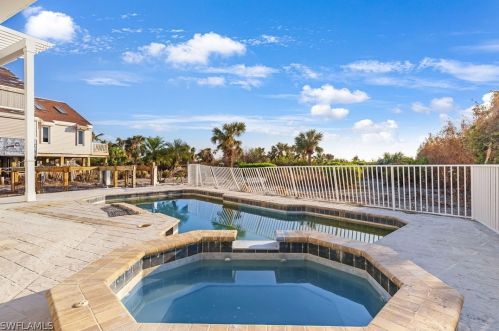 1320 Seaspray Ln, Sanibel FL  33957-2619 exterior