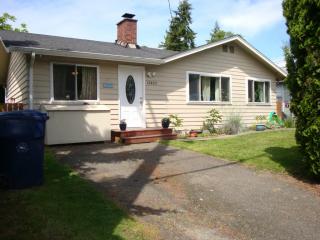 13453 8 Ave, Seattle WA  98177-4030 exterior