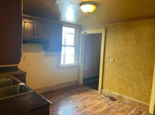 1228 32, Milwaukee WI 53208-2943 exterior