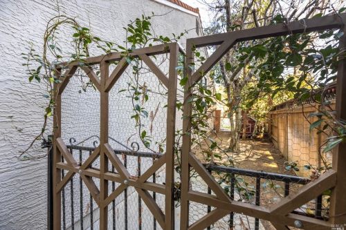 424 Stanford St, Vacaville CA  95687-4653 exterior