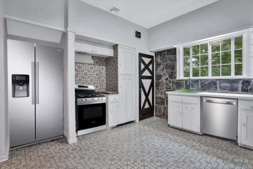 495 Forest Ave, New Rochelle, NY 10804-4305