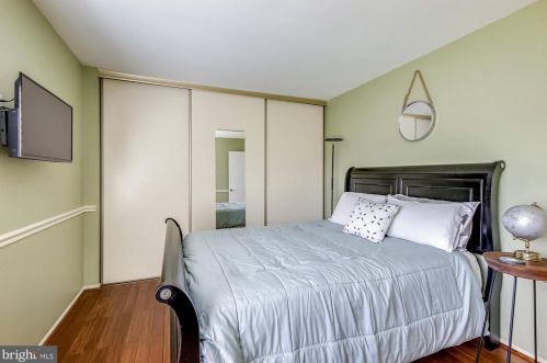 7827 Mulberry Bottom Ln, Springfield VA  22153-2314 exterior