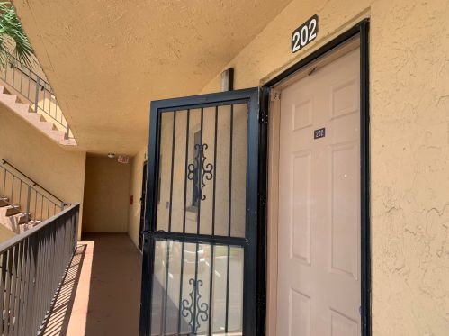 9370 8th St, Boca Raton, FL 33428-6824