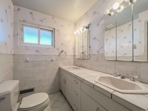 136 Central Park Rd, Hicksville NY 11803-2030 exterior