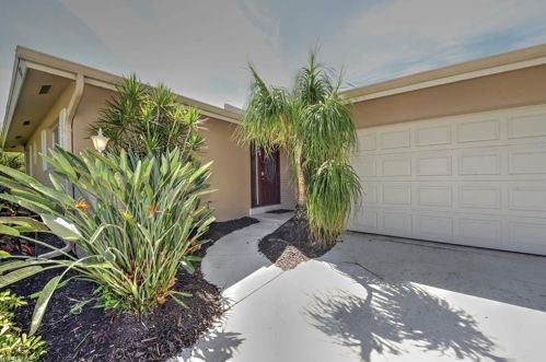 577 Seagrape Dr, Marco Island, FL 34145-5718