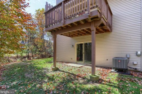 512 Woodthrush Ct, Harrisburg PA  17110-4024 exterior