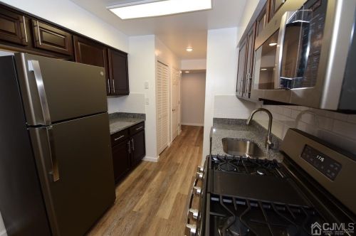 705 Peach St, Avenel, NJ 07001-1068