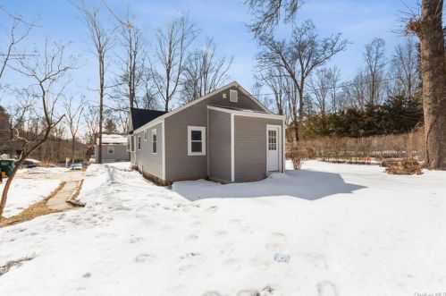 28 Orchard Rd, Tompkins Corners, NY 10579-3040