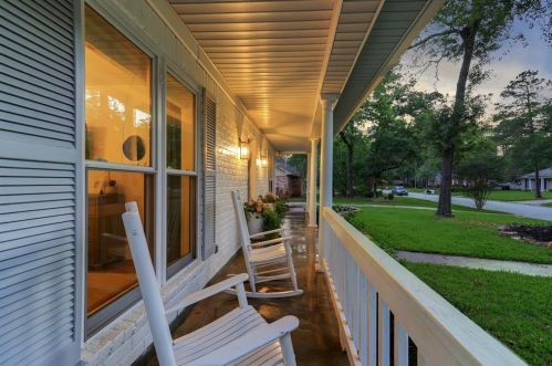 27246 Wells Ln, Conroe, TX 77385-9082