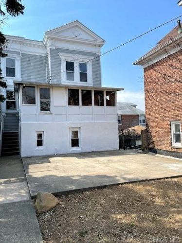 628 237th St, Bronx, NY 10466-1313