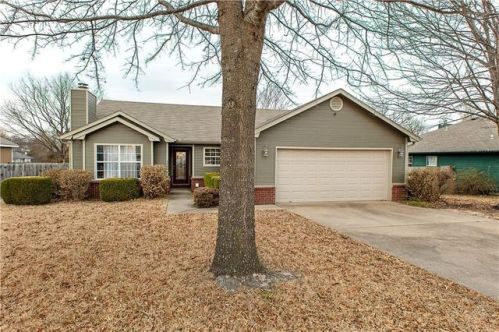3408 Fairfax St, Fayetteville, AR 72704-5373