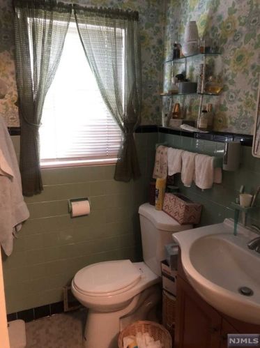 1447 Nelden Rd, Teaneck NJ  07666-6056 exterior