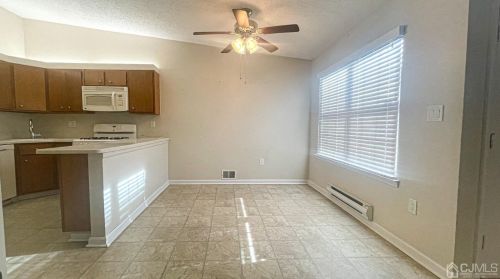 292 Hatfield Ln, East Brunswick NJ  08816-5653 exterior