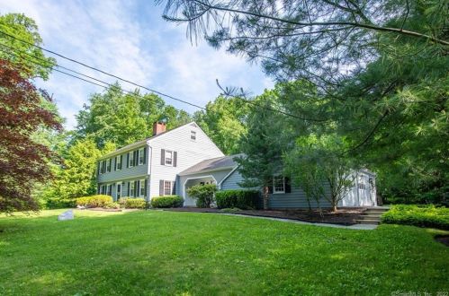 16 Powder Horn Hl, Brookfield Center, CT 06804-3798