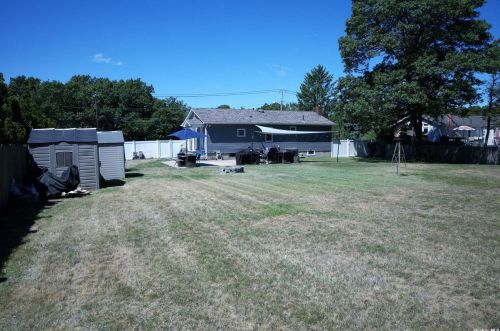 685 Waverly Ave, Holtsville NY  11742-1122 exterior