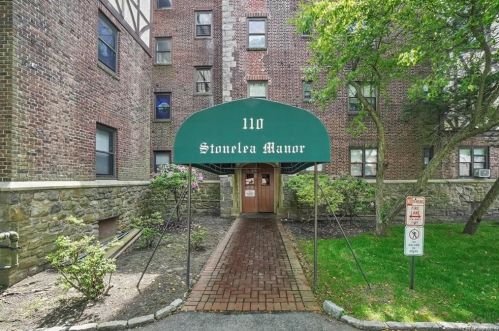 110 Stonelea Pl, New Rochelle NY  10801-4530 exterior