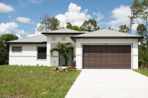 3215 5th St, Lehigh Acres, FL