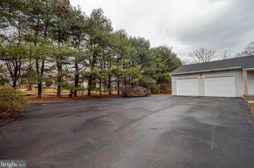 9 Steinmetz Rd, Collegeville PA  19473-1421 exterior