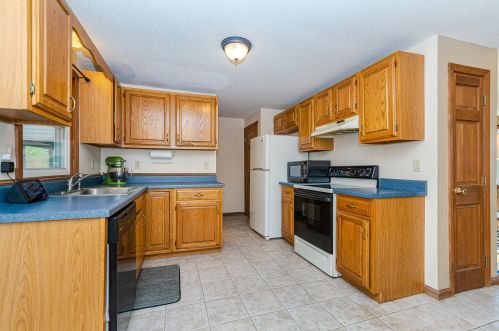 30 Porcupine Cir, Salem NH  03079-2868 exterior