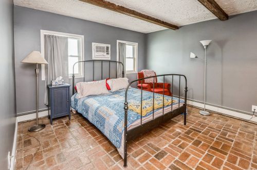 485 8 St, North Lindenhurst NY 11757-5521 exterior