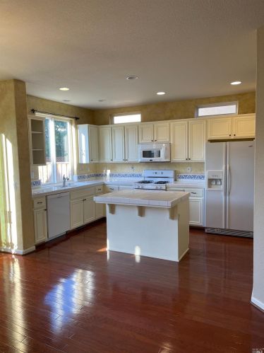 681 Decanter Cir, Windsor CA  95492-9630 exterior