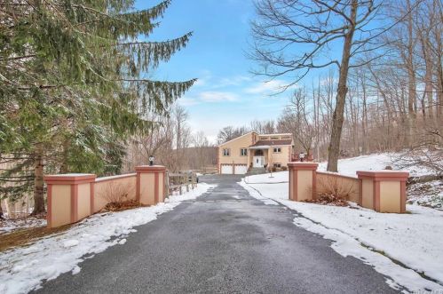 42 Santino Ct, Mahopac, NY 10541-1051