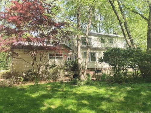 149 Fishing Trl, Stamford, CT 06903-2421