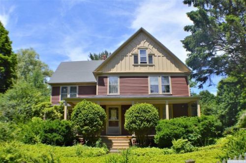 96 West St, Lenox, MA 01240-2419