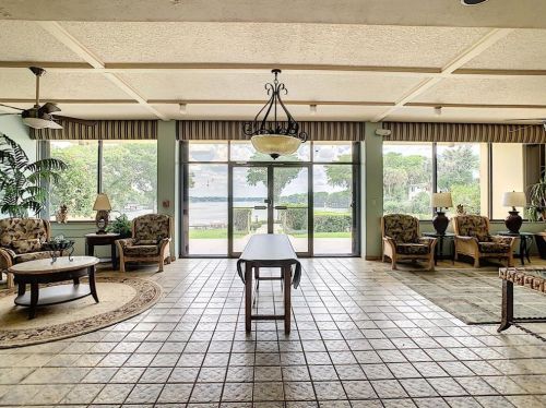 1100 Orlando Ave, Maitland FL  32751-6475 exterior