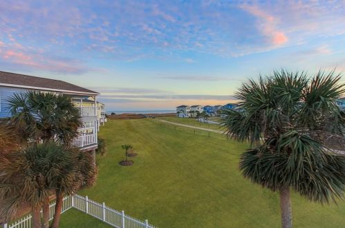 25314 Intrepid Ln, Galveston TX  77554-6612 exterior