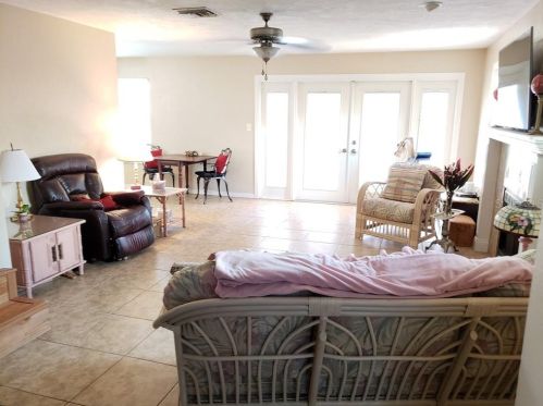 1537 Demens Dr, Saint Petersburg FL  33712-6021 exterior