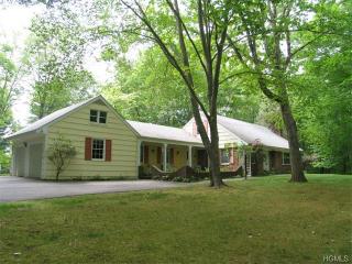 41 Pine Hill Dr, Katonah, NY 10536-3719