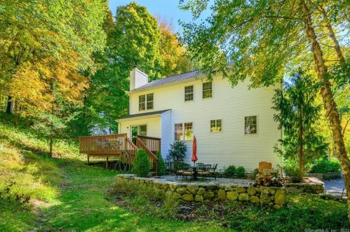 89 Berkshire Rd, Sandy Hook CT 06482-1425 exterior