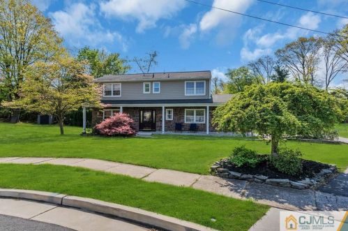 11 Raven Ct, East Brunswick, NJ 08816-2724