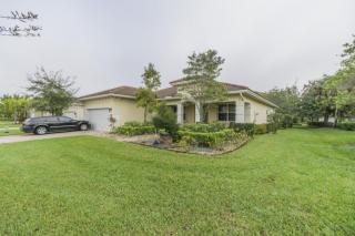 6751 Osage Cir, West Palm Beach, FL 33413-3481