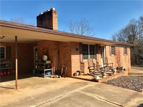 171 Strawberry Ln, Statesville, NC 28625-2719