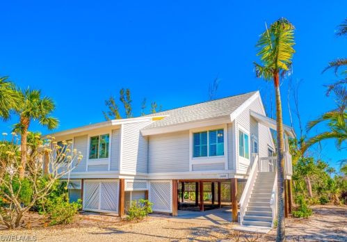 1446 Sandpiper Cir, Sanibel, FL 33957-3629